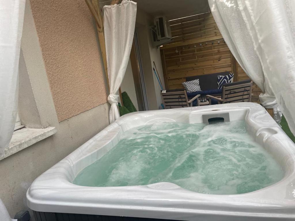 Suite Cosy&Jacuzzi Cenon Zewnętrze zdjęcie